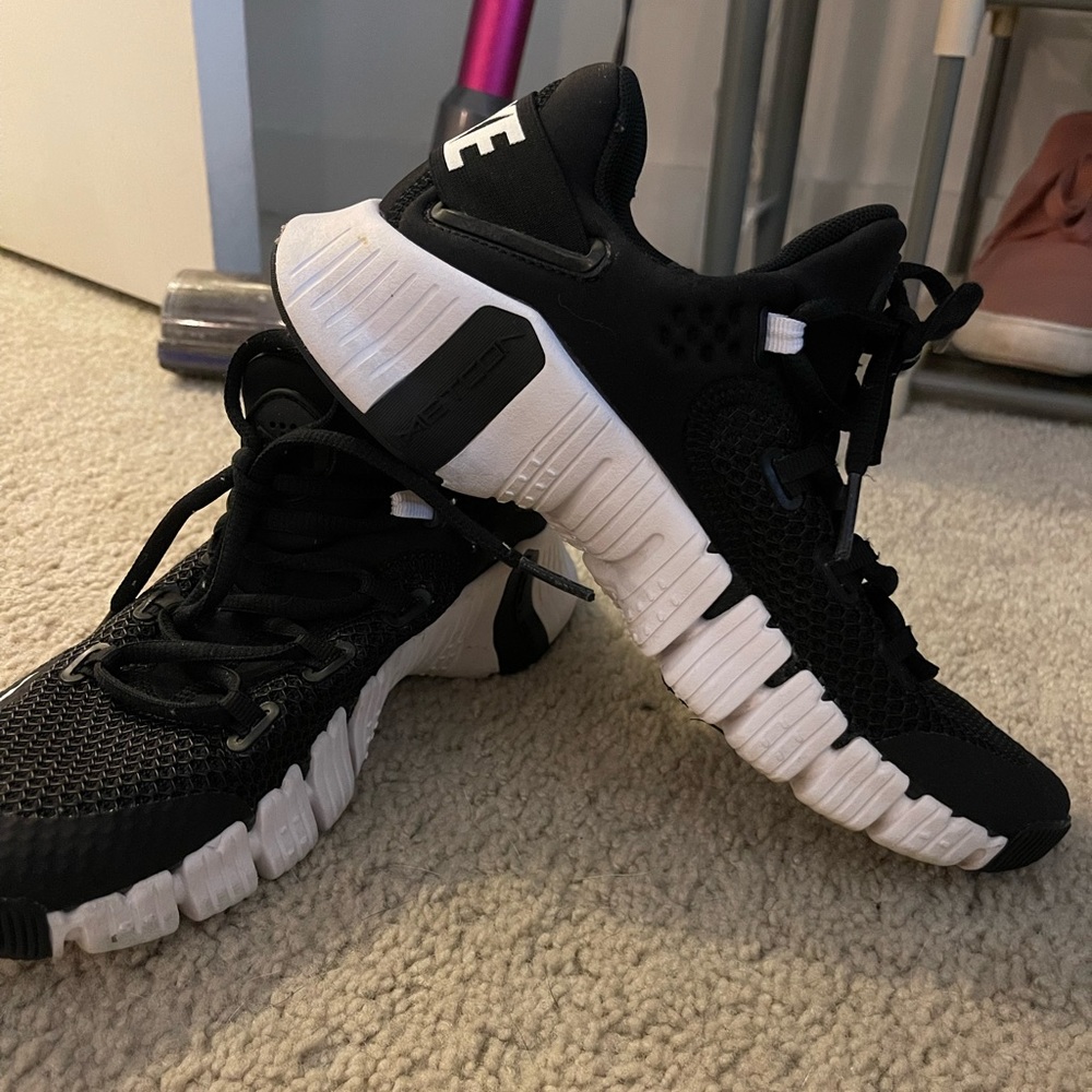 Nike Women’s Free Metcon 4 Sz 7.5
